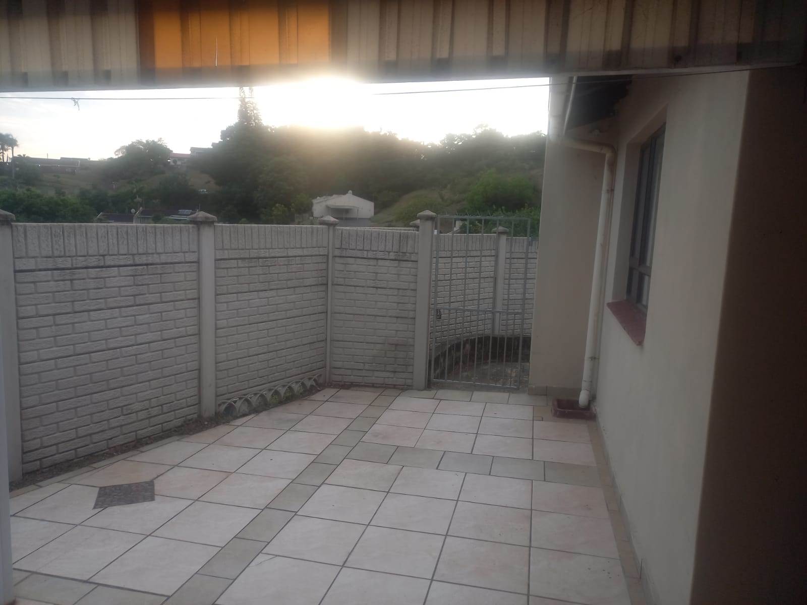 2 Bed Townhouse in Illovo Glen photo number 1