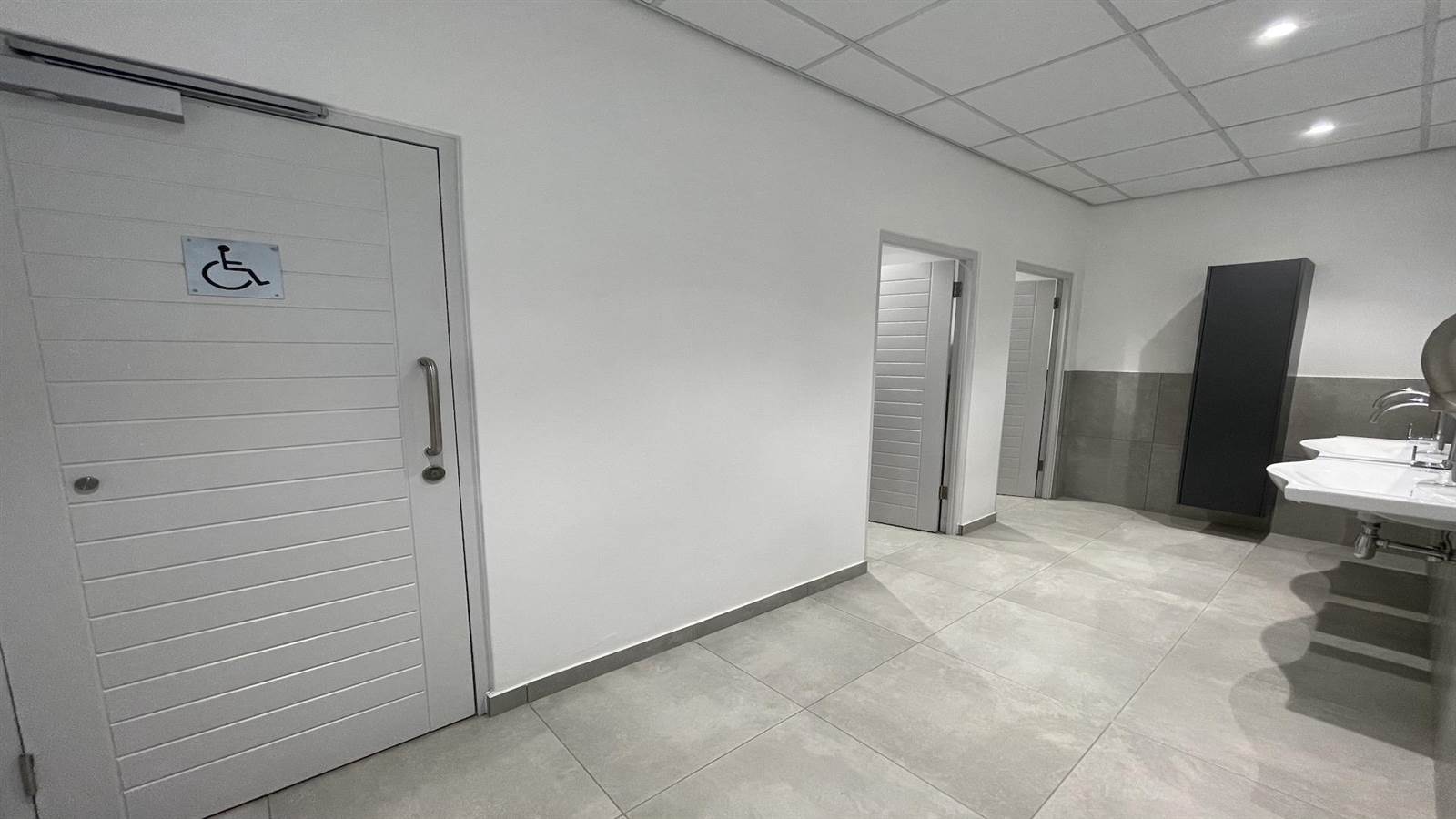 98  m² Commercial space in Durbanville Central photo number 10