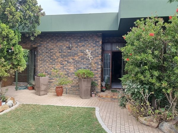3 Bed House in Gordons Bay Central