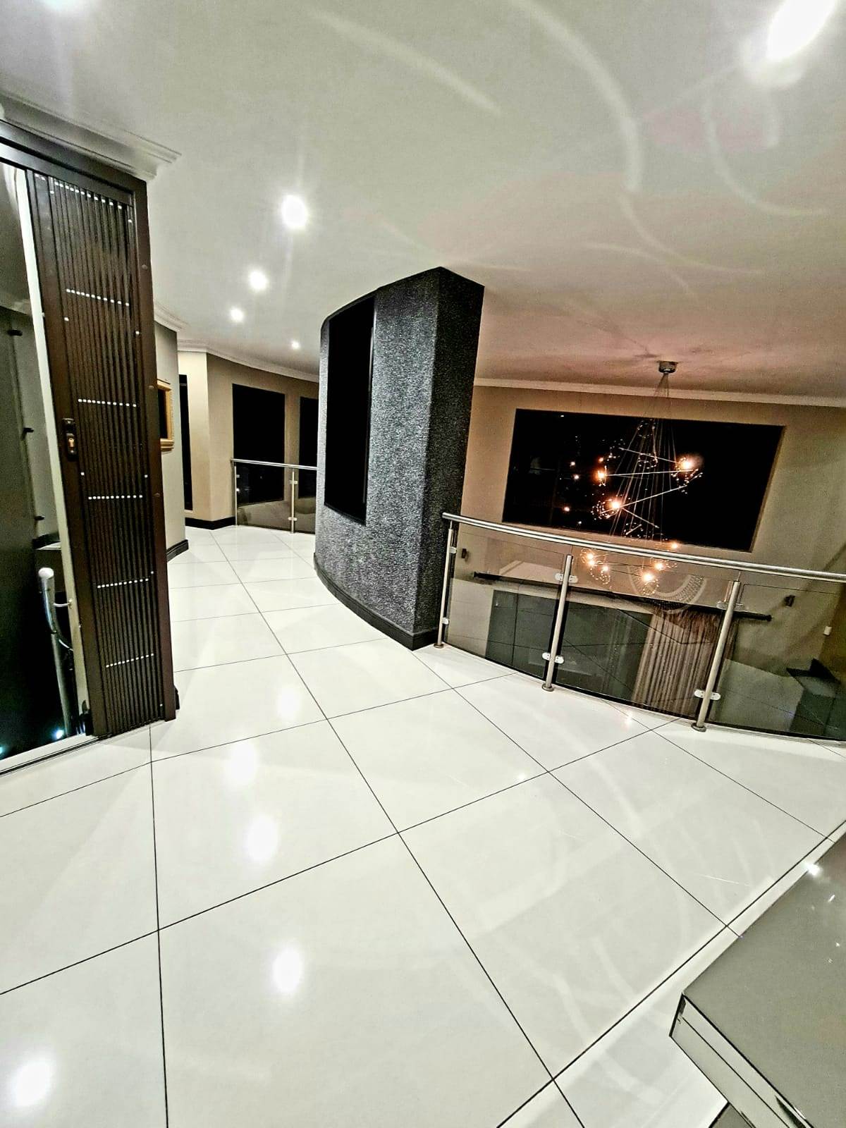 6 Bed House in Greenstone Hill photo number 4