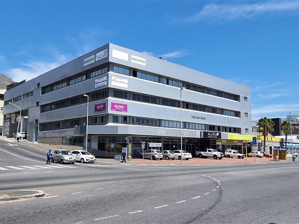 780  m² Commercial space