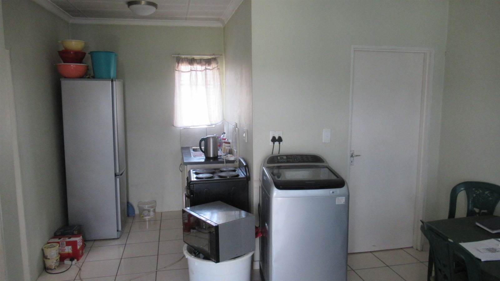 2 Bed Townhouse in Roodepoort Central photo number 3
