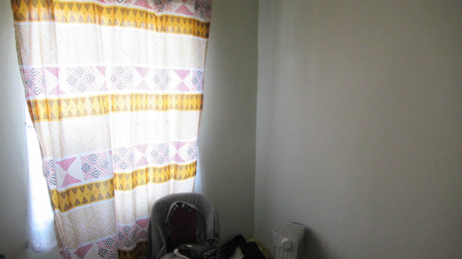 2 Bed Townhouse in Roodepoort Central photo number 4