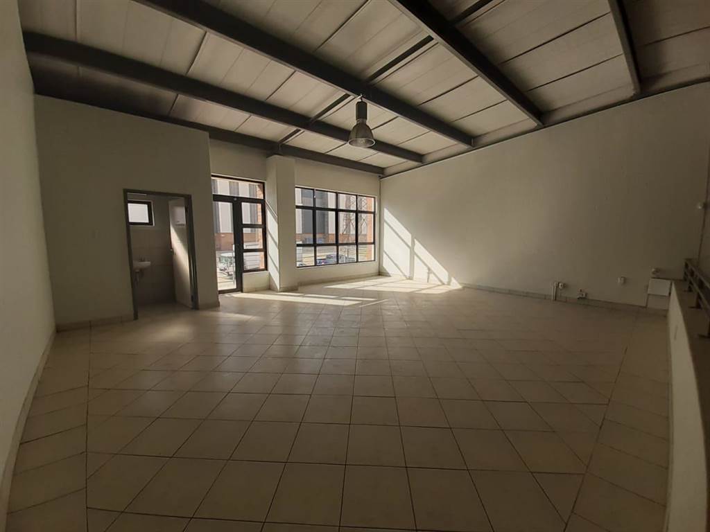 187  m² Industrial space in Greenhills photo number 5