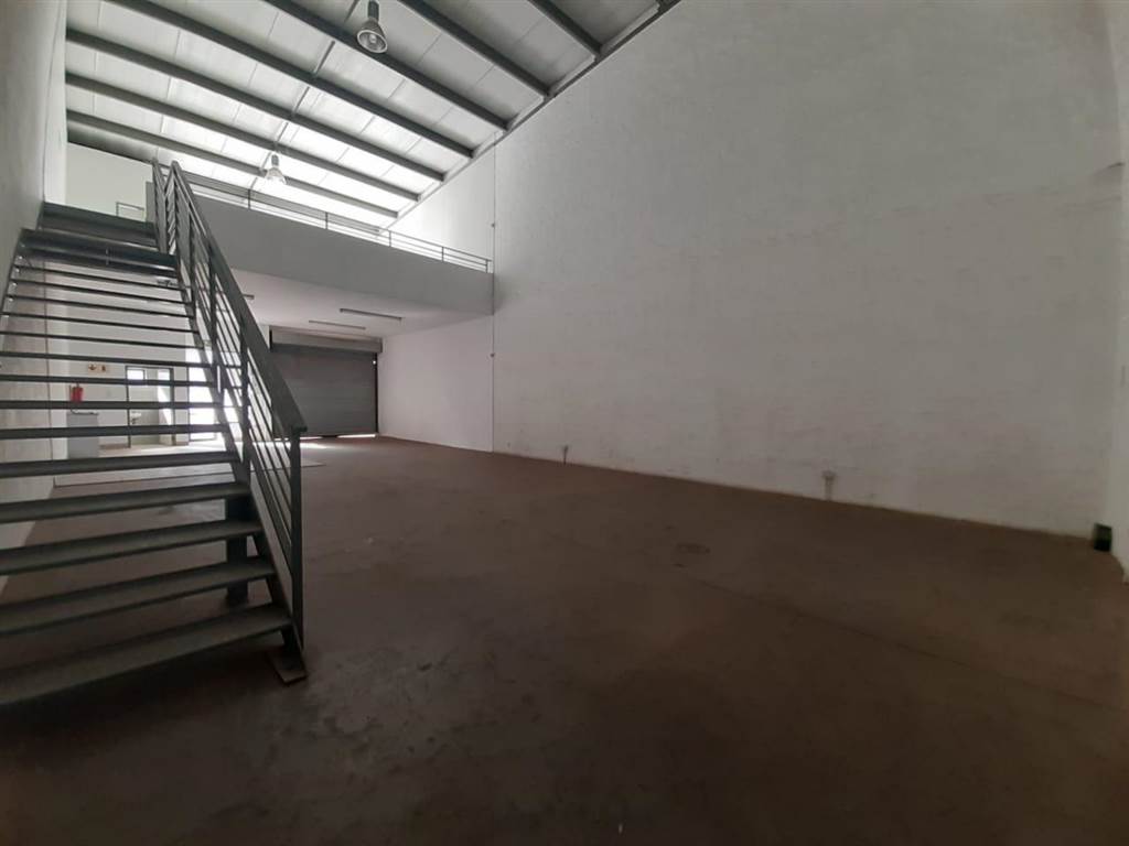 187  m² Industrial space in Greenhills photo number 3
