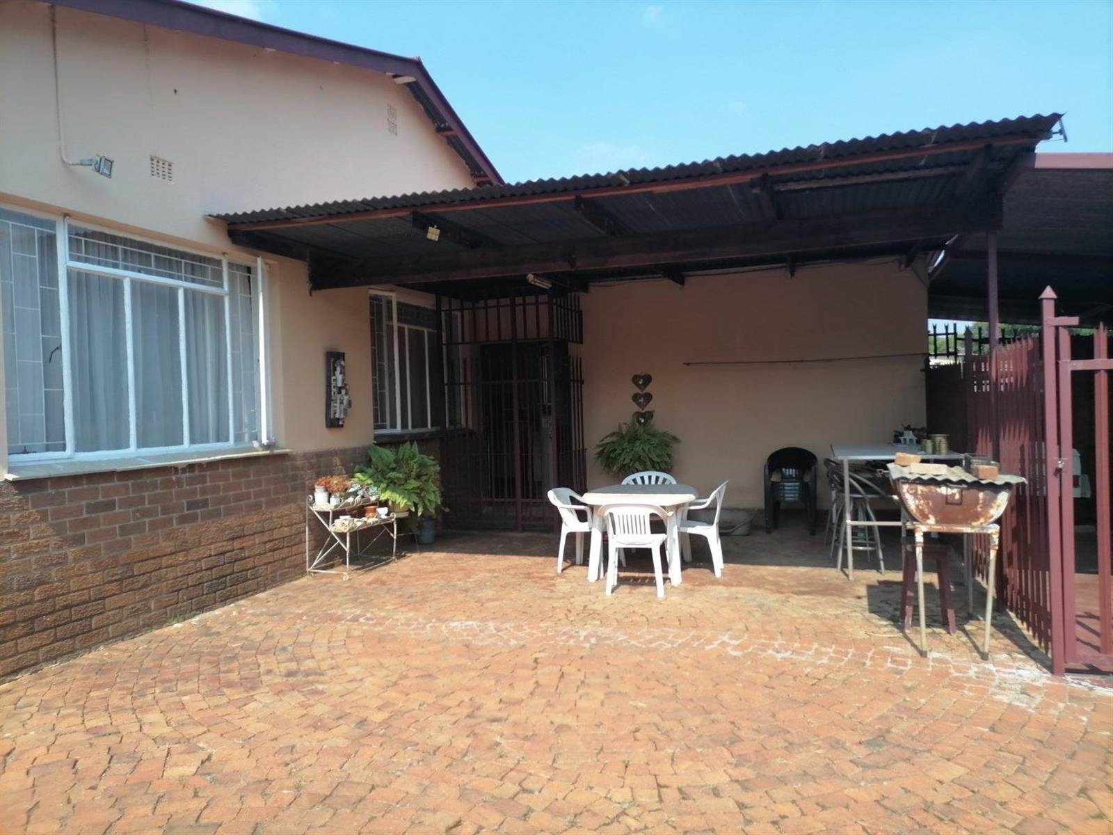 4 Bed House in Parktown Estate photo number 22