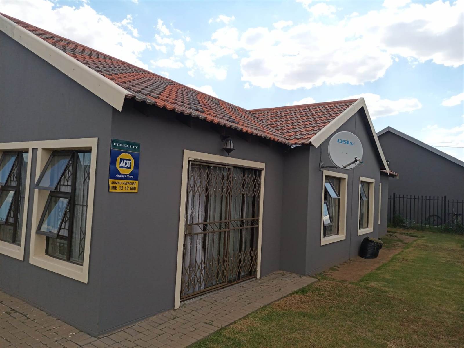3 Bed House in Bloemspruit photo number 3
