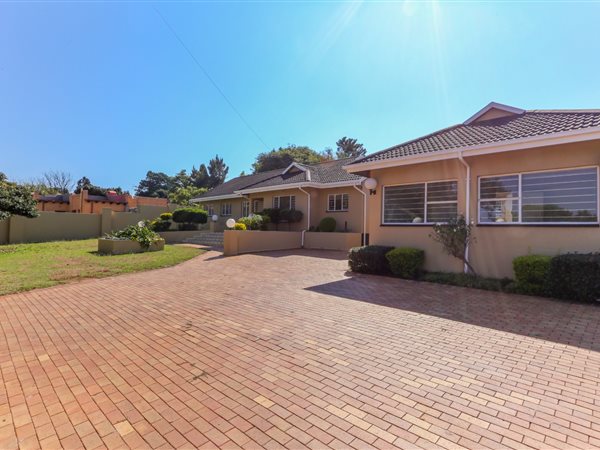 3 Bed House in Constantia Kloof