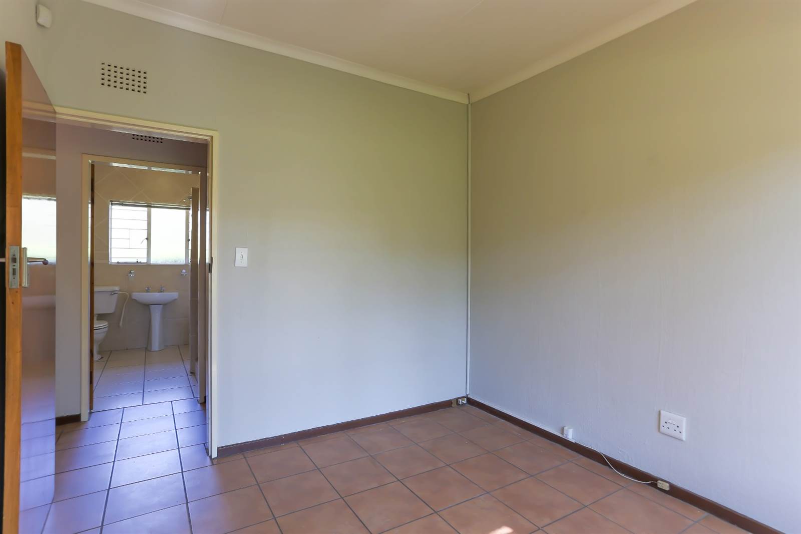 3 Bed House in Constantia Kloof photo number 19
