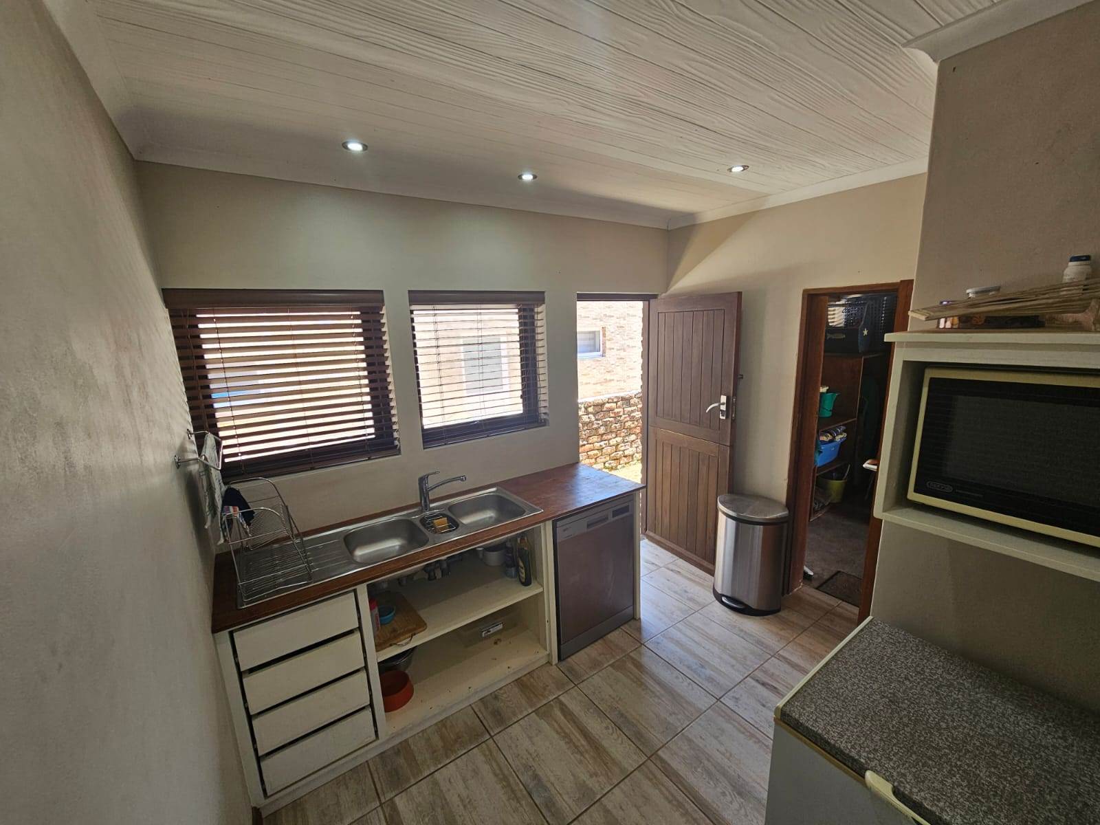 4 Bed House in Jongensfontein photo number 9