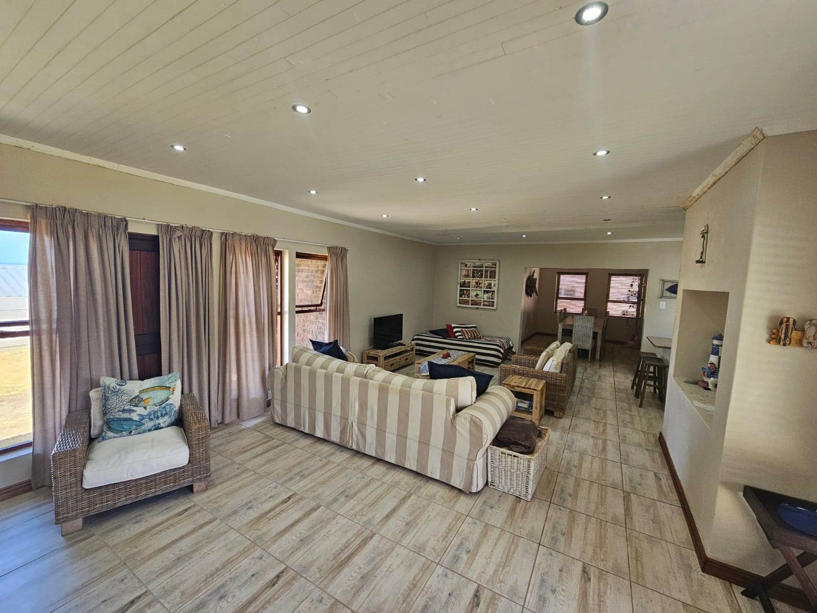 4 Bed House in Jongensfontein photo number 5