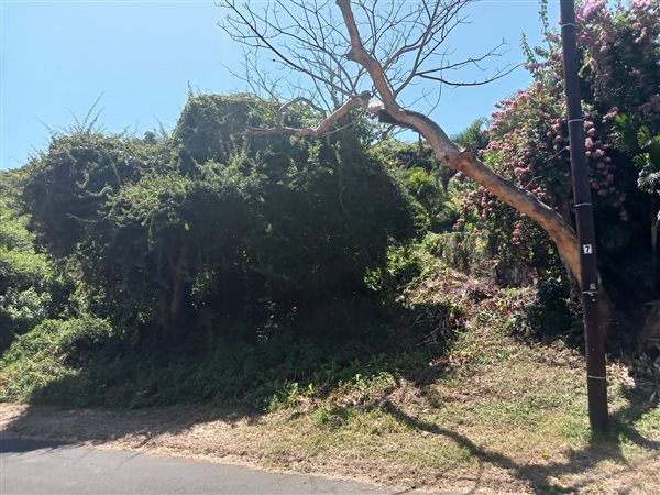1370 m² Land available in Athlone Park