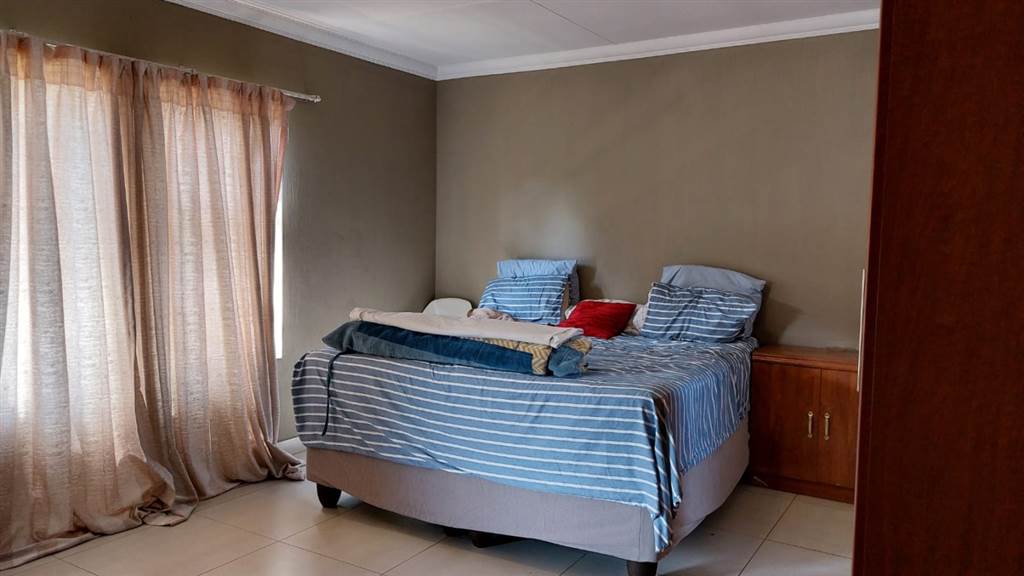 3 Bed Apartment in Boksburg North photo number 8