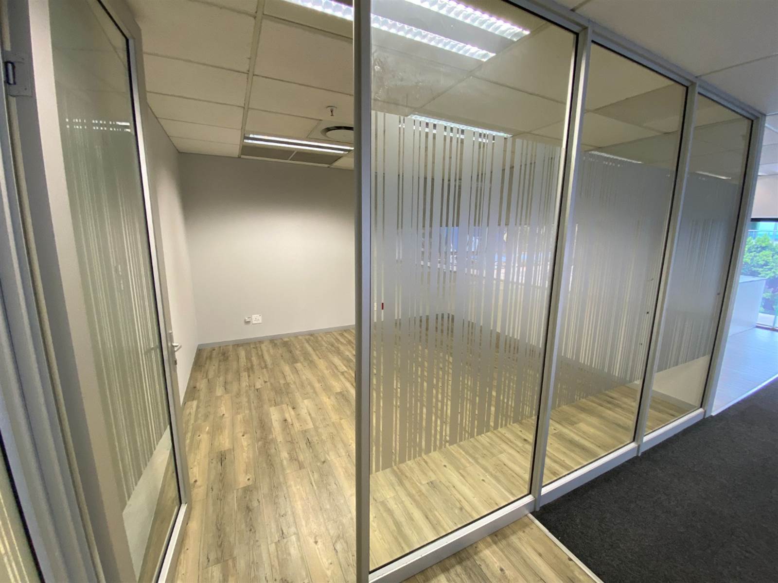 387  m² Commercial space in Sandown photo number 3