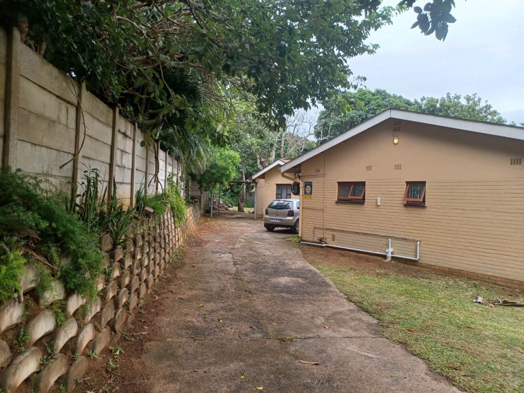 3 Bed House in Uvongo photo number 28