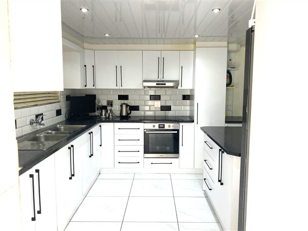 3 Bedroom Townhouse 3 Bedroom Townhouse