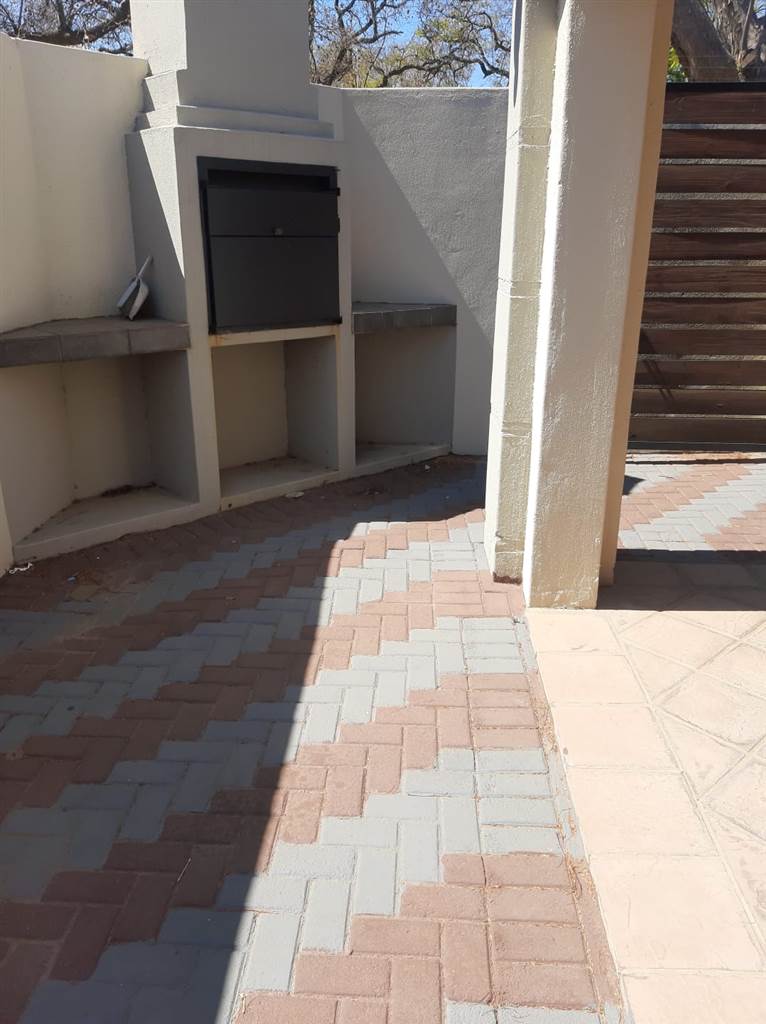 1 Bed Townhouse in Polokwane Central photo number 12