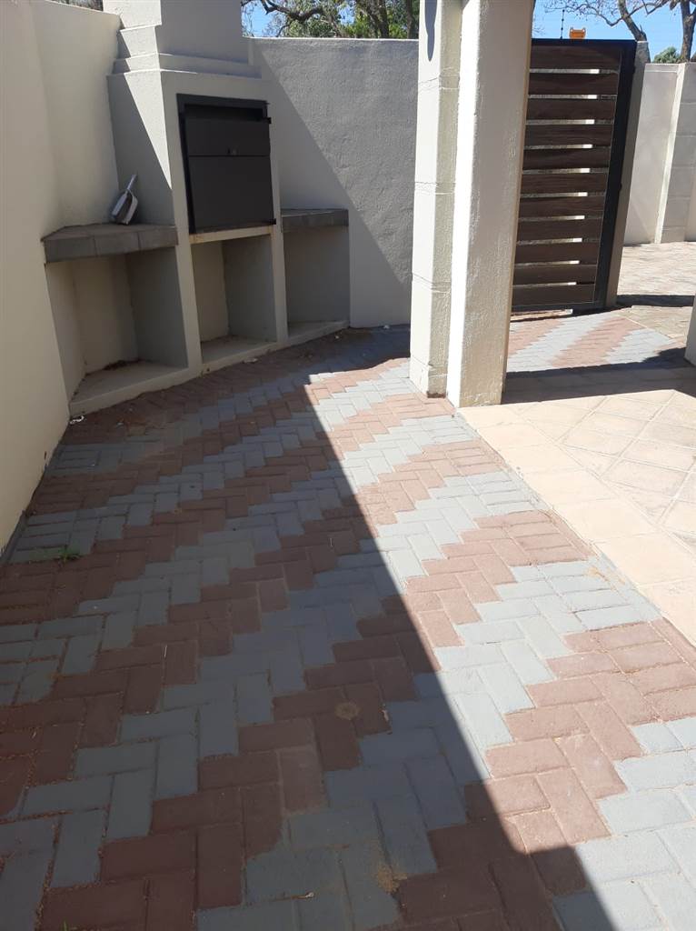 1 Bed Townhouse in Polokwane Central photo number 3