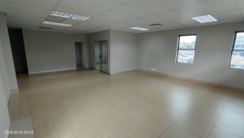 104  m² Commercial space in Die Hoewes photo number 5