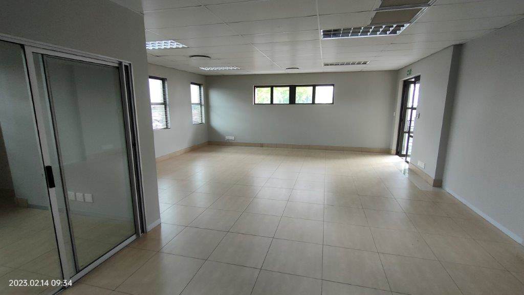 104  m² Commercial space in Die Hoewes photo number 11
