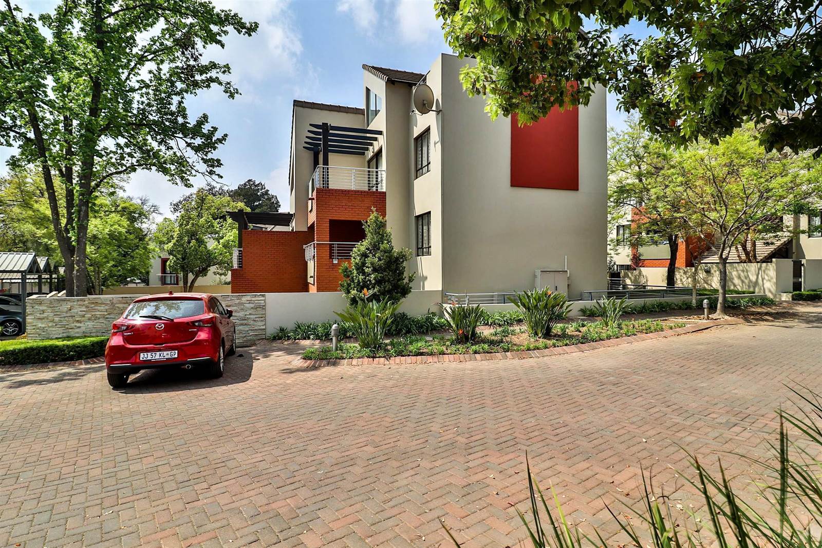 1 Bed Apartment in Bryanston photo number 28