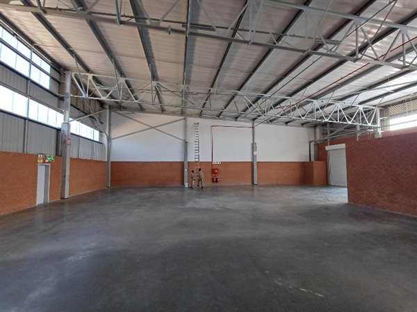 590  m² Industrial space