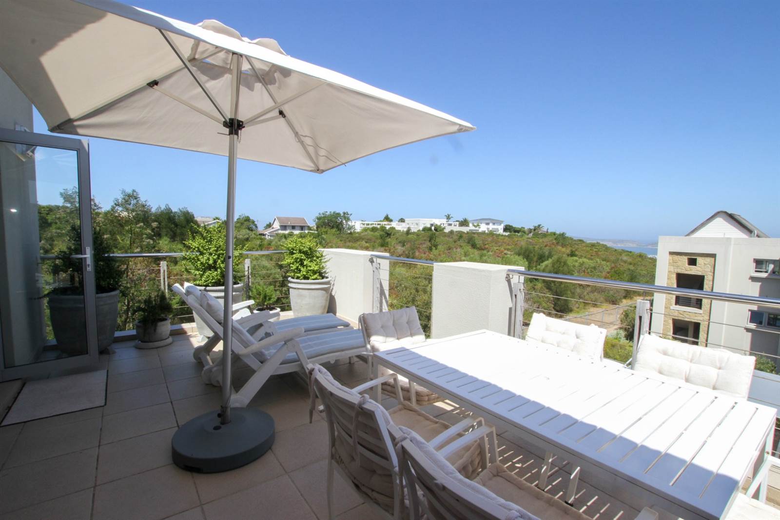 2 Bed Apartment in Plettenberg Bay photo number 17