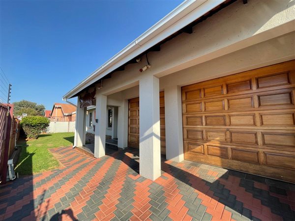 4 Bed House in Lenasia South