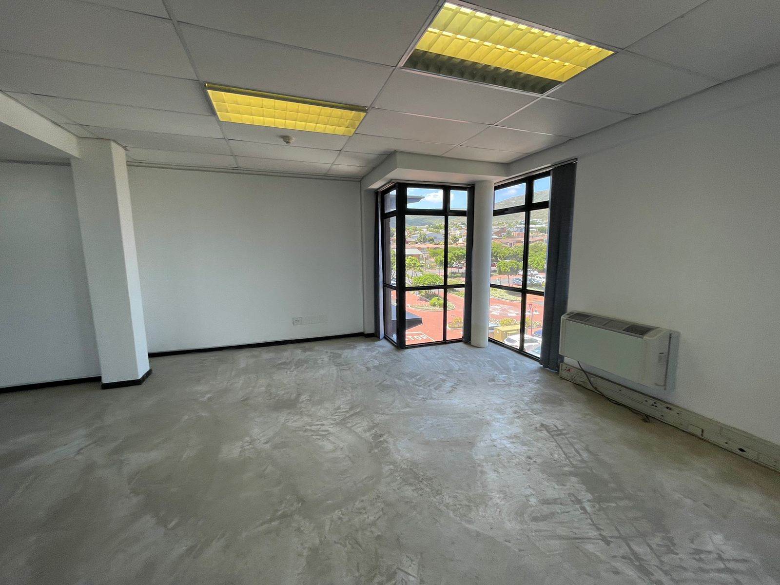260  m² Commercial space in Plattekloof photo number 11
