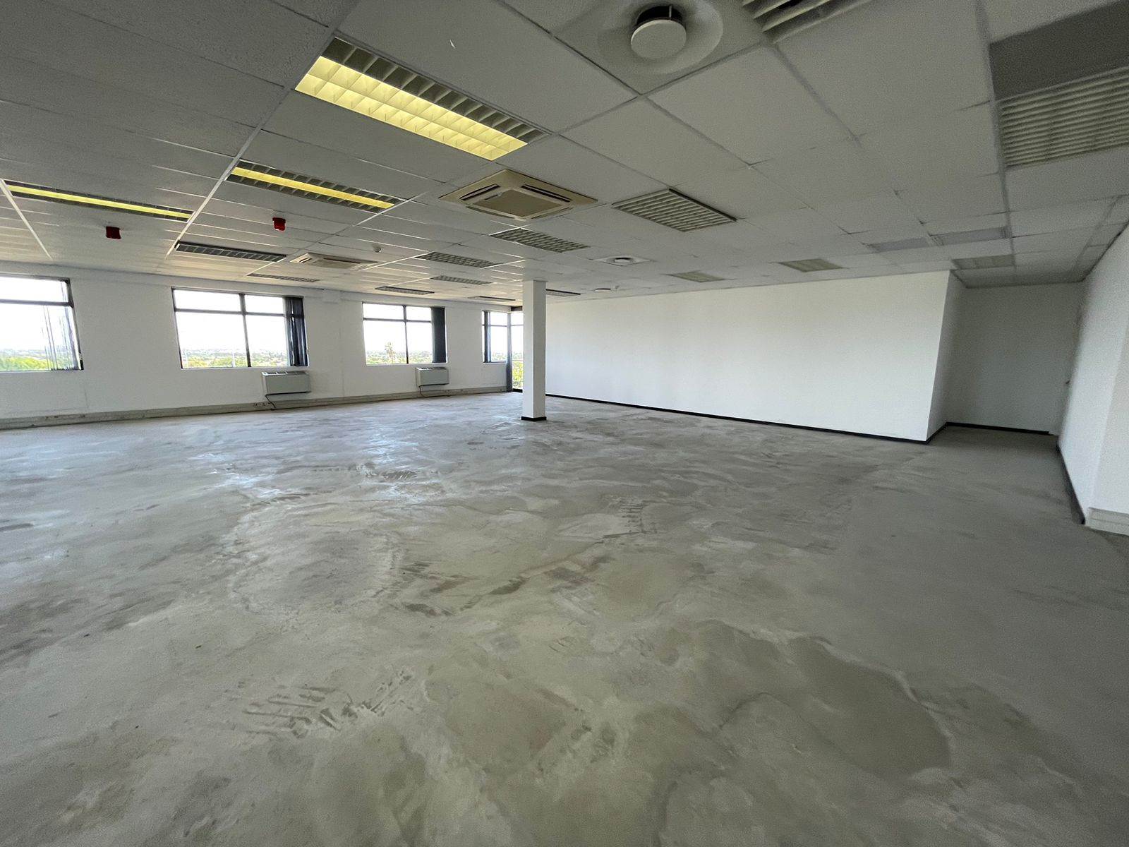 260  m² Commercial space in Plattekloof photo number 4