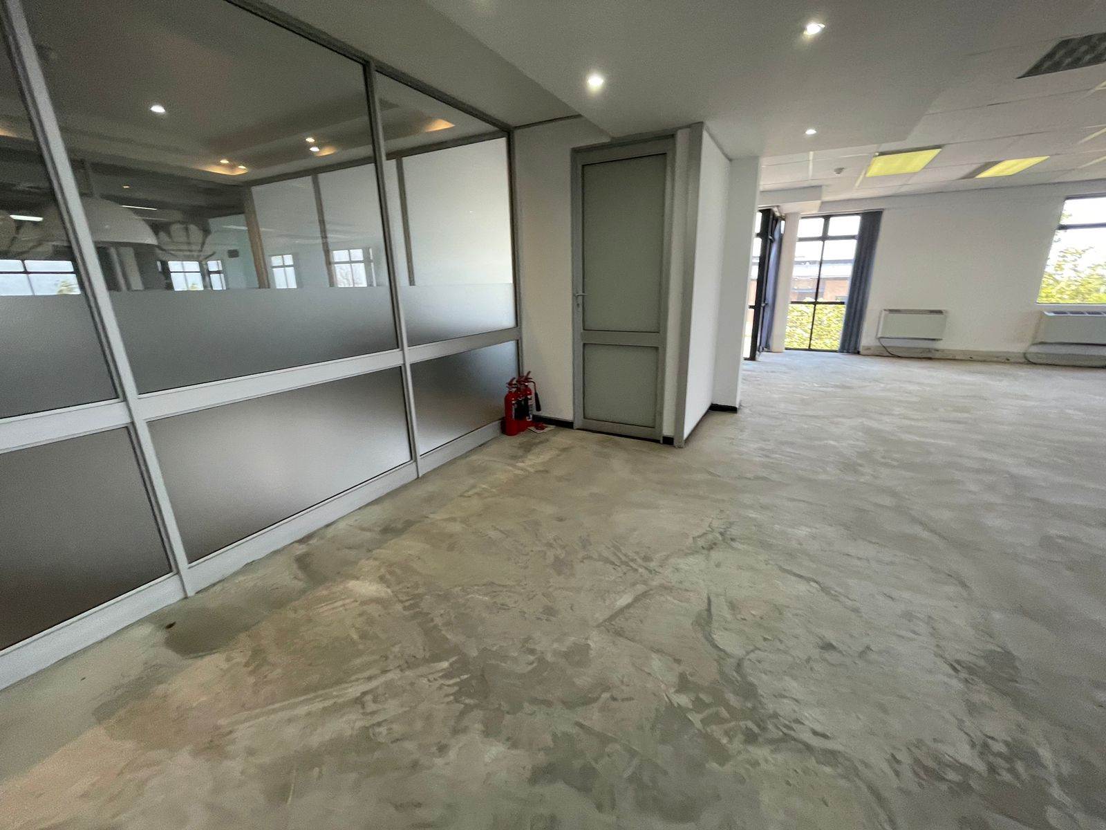 260  m² Commercial space in Plattekloof photo number 6