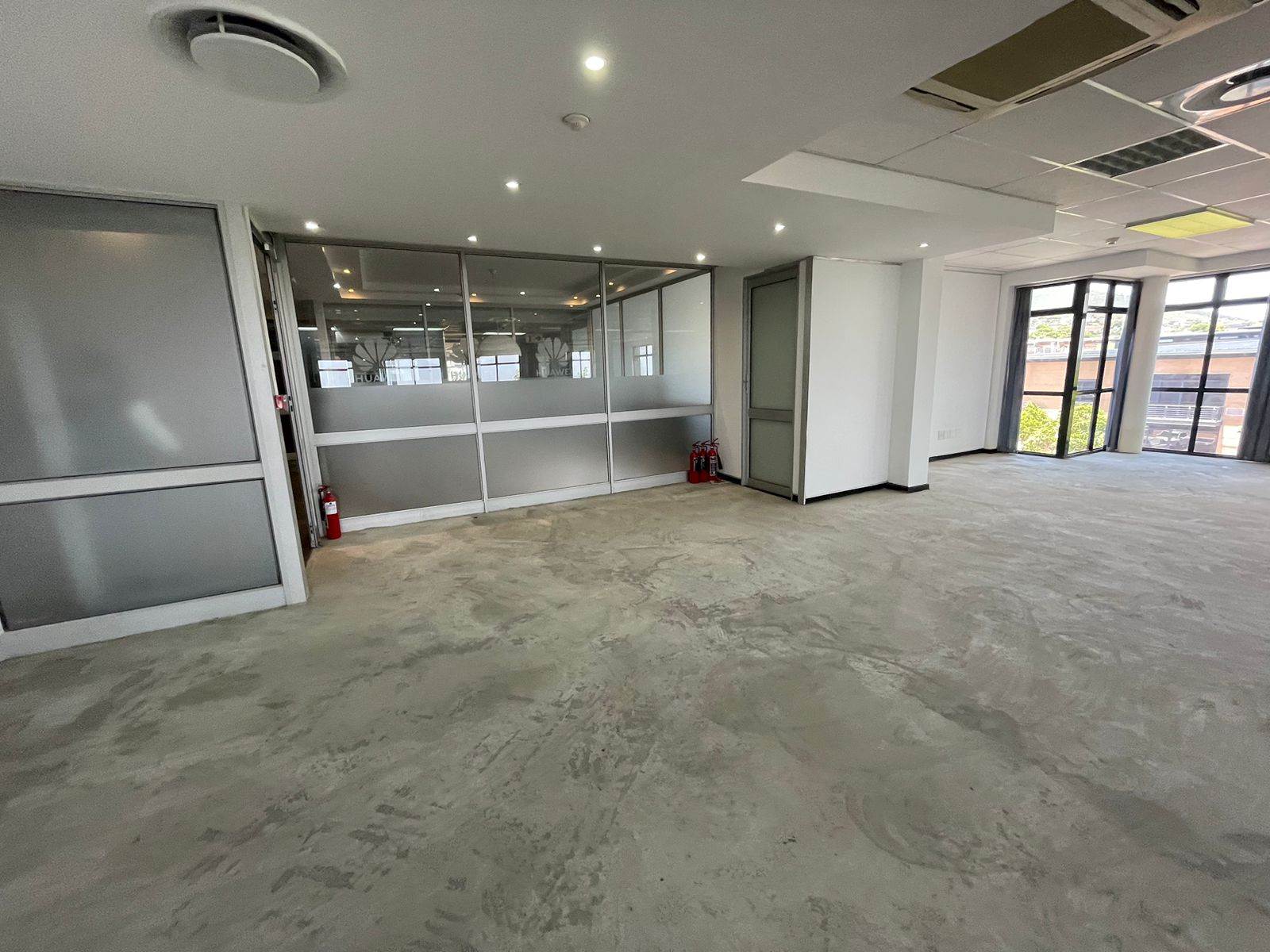 260  m² Commercial space in Plattekloof photo number 15