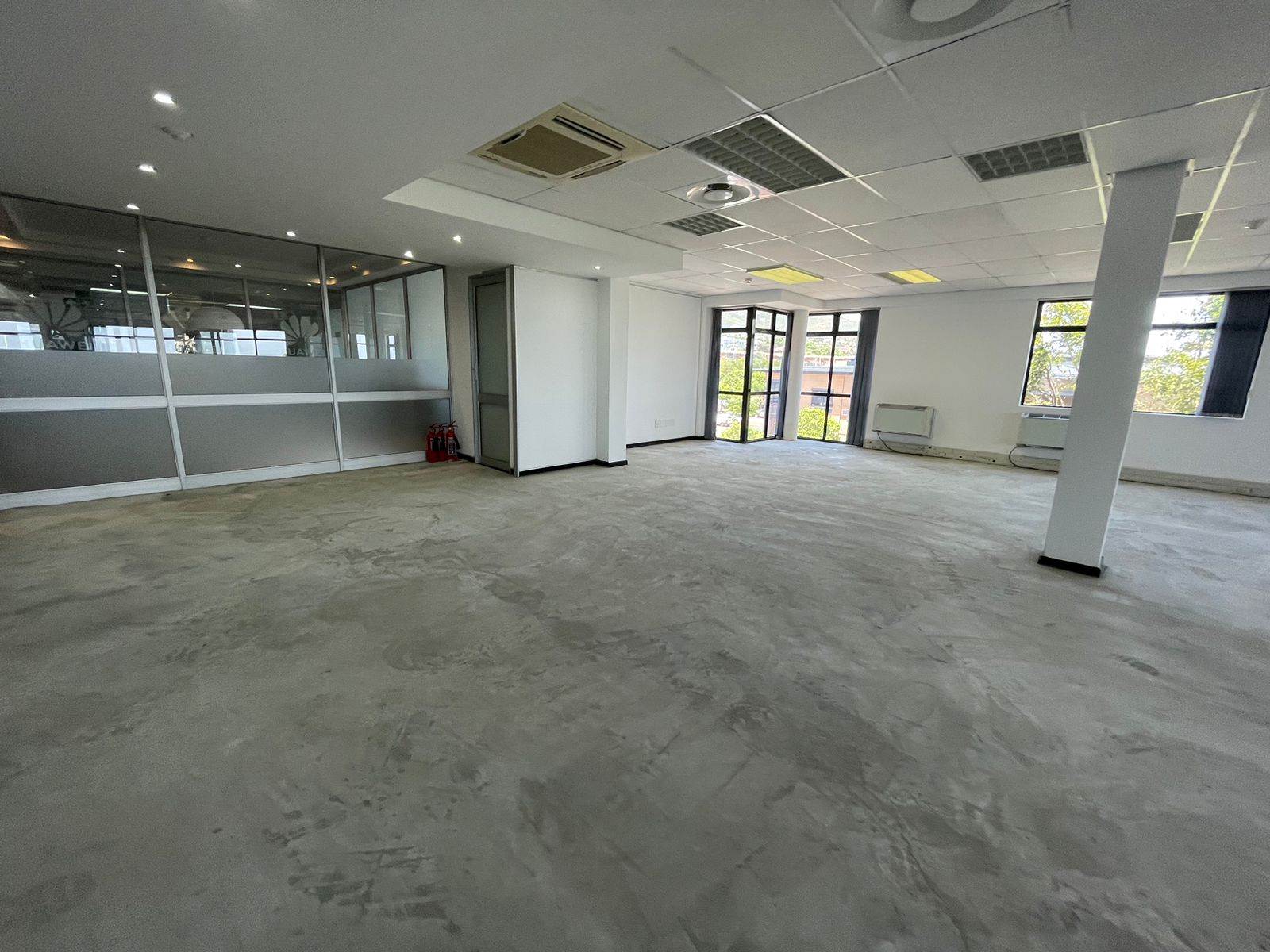 260  m² Commercial space in Plattekloof photo number 12