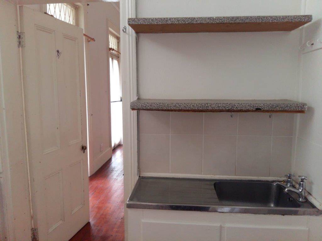 1 Bed Apartment in Grahamstown Central photo number 11