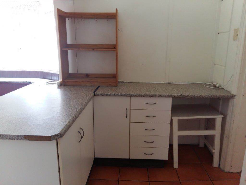 1 Bed Apartment in Grahamstown Central photo number 10