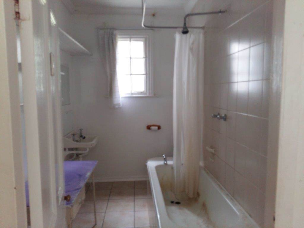 1 Bed Apartment in Grahamstown Central photo number 12