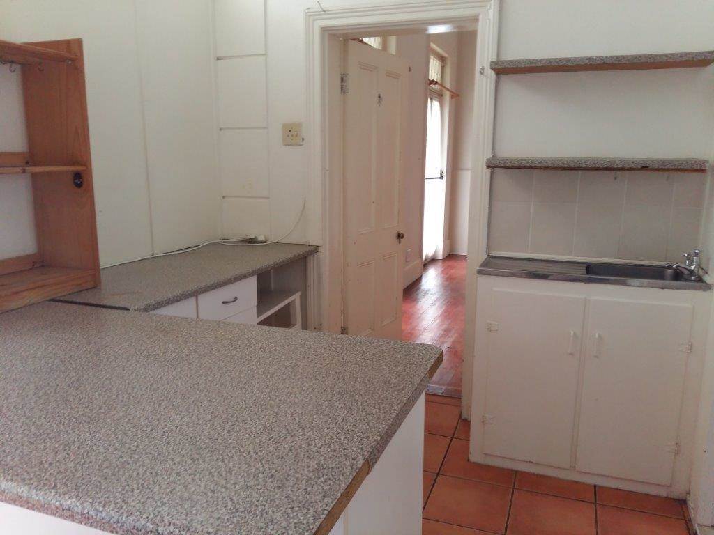 1 Bed Apartment in Grahamstown Central photo number 9