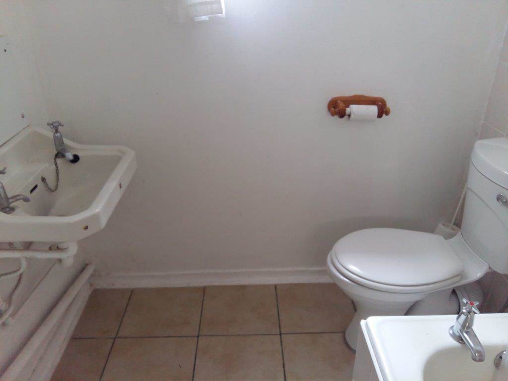 1 Bed Apartment in Grahamstown Central photo number 14
