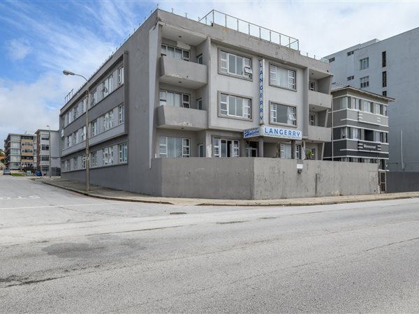 1 695  m² Commercial space