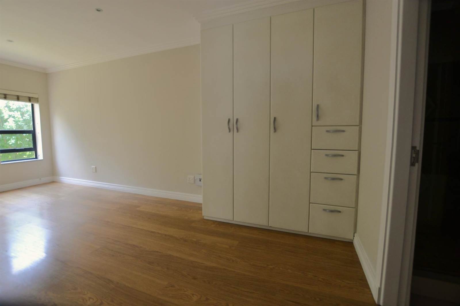 1 Bed Apartment in Bedfordview photo number 13