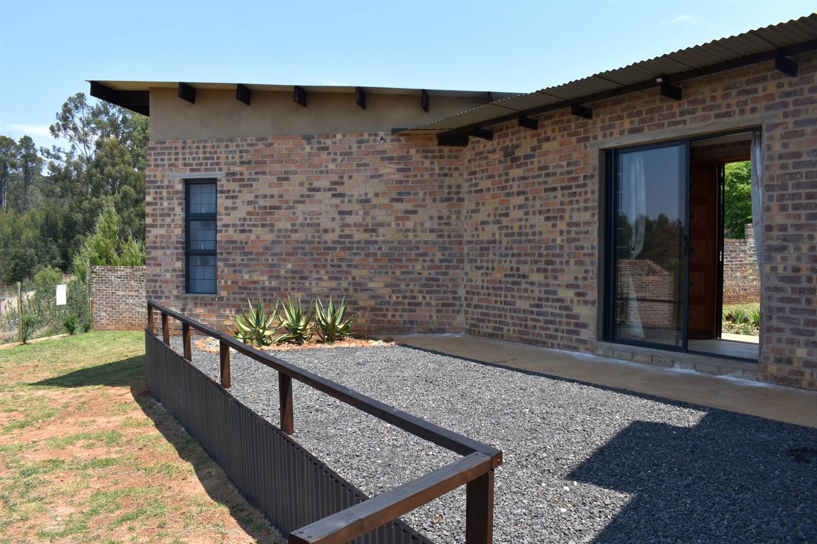 2 Bed House in Dullstroom photo number 13