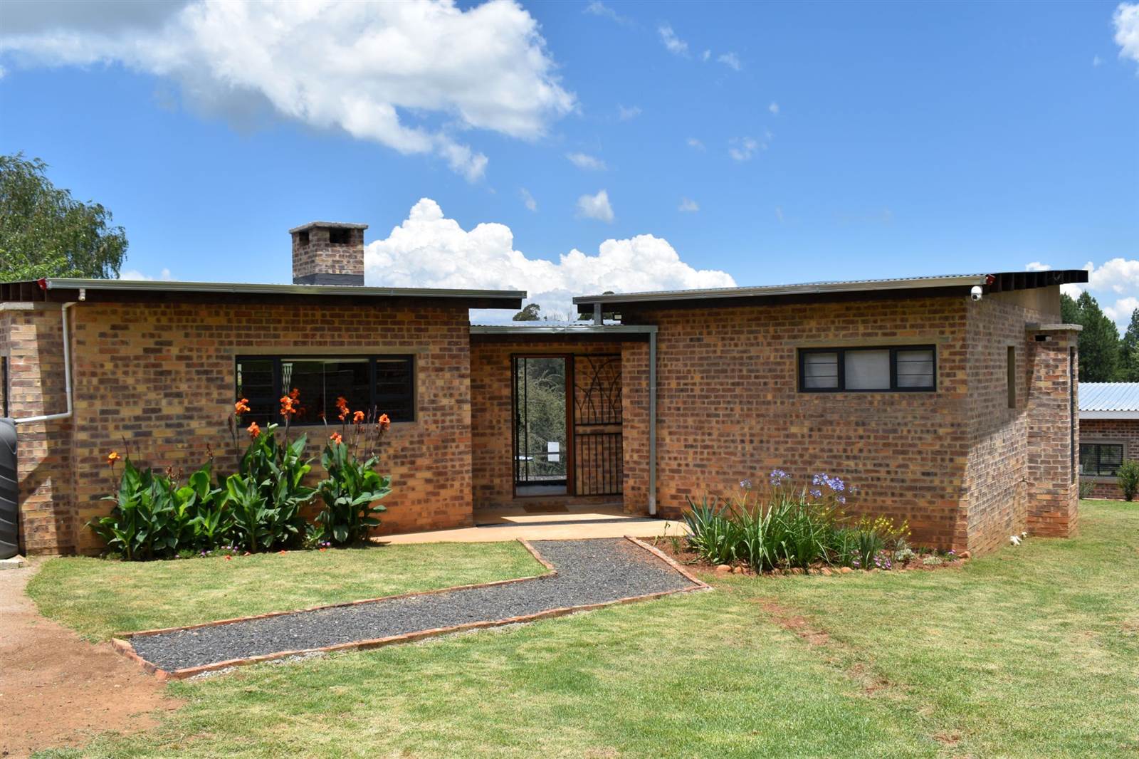 2 Bed House in Dullstroom photo number 1
