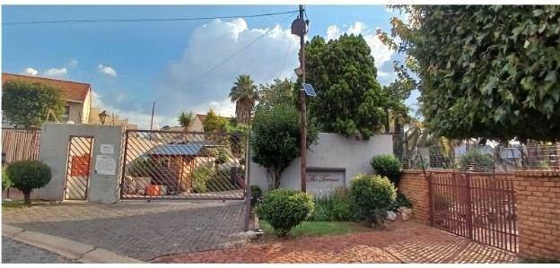 2 Bed Apartment in Corlett Gardens photo number 10