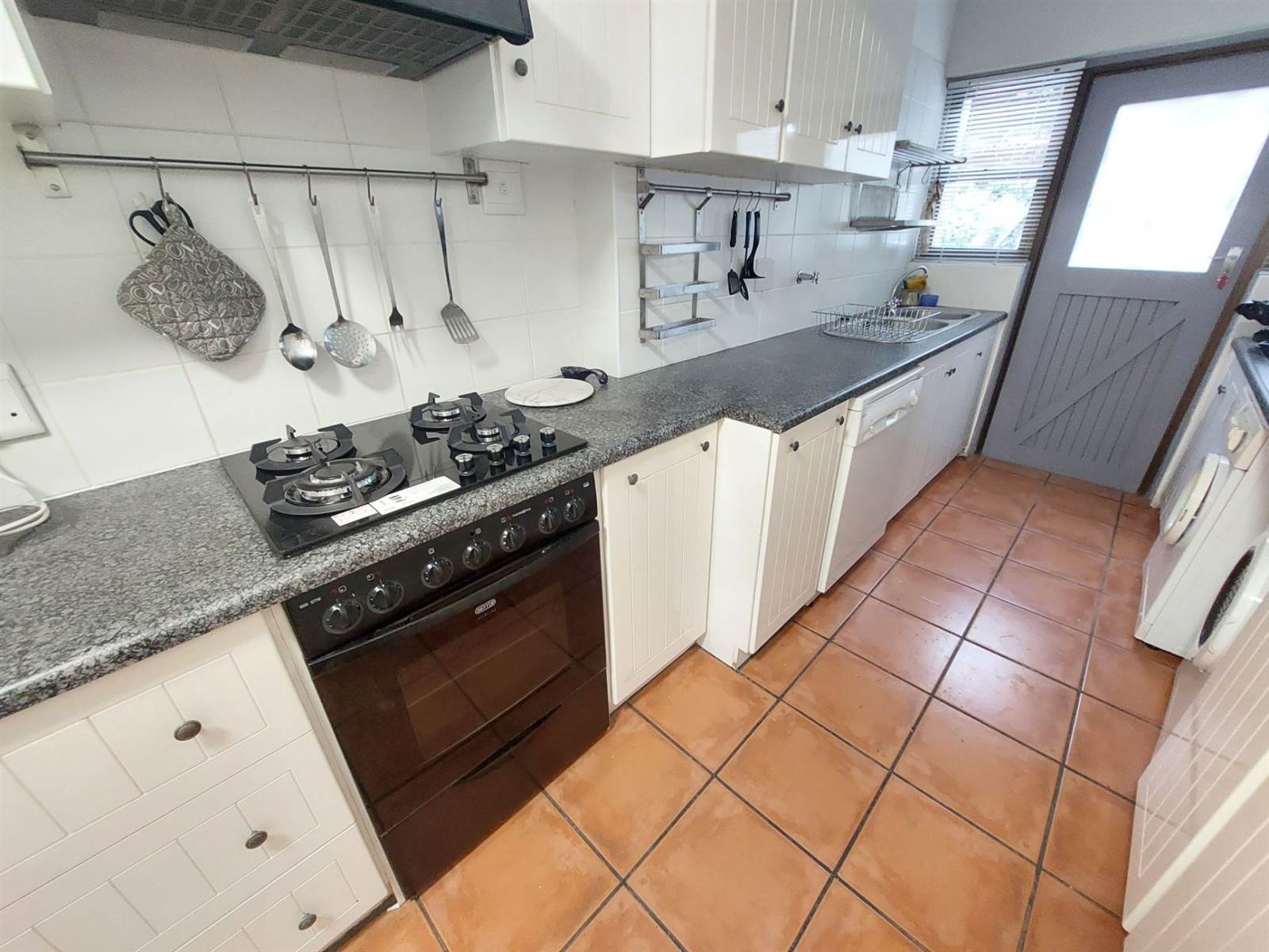 2 Bed Apartment in Eastcliff photo number 5