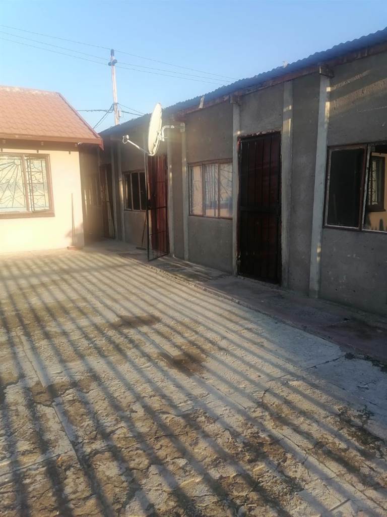 2 Bed House in Meriting Unit 1 photo number 11