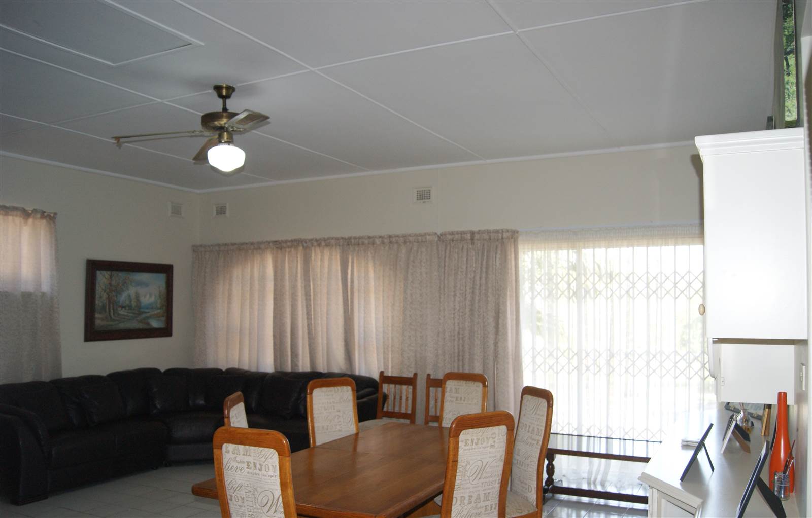 5 Bed House in Blythedale Beach photo number 10