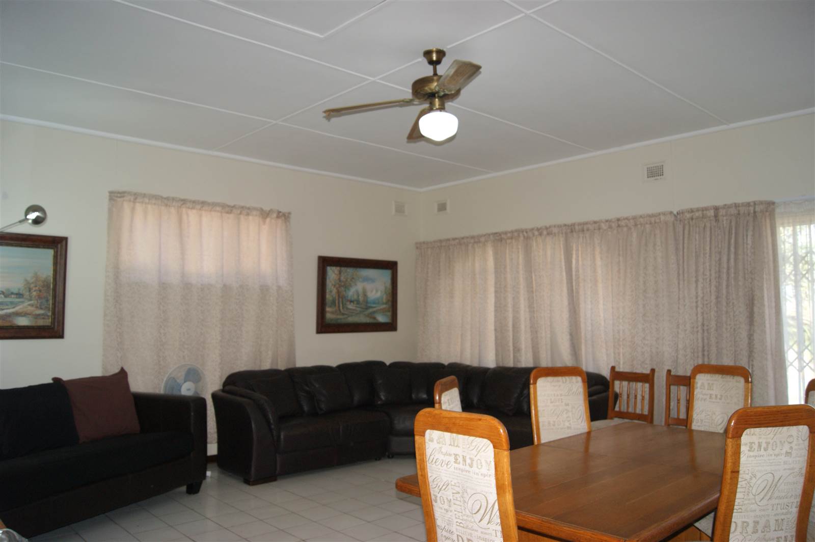5 Bed House in Blythedale Beach photo number 4