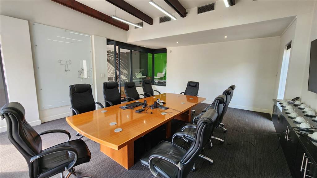 273  m² Commercial space in Waterkloof photo number 9