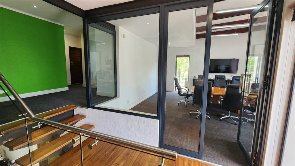 273  m² Commercial space in Waterkloof photo number 13