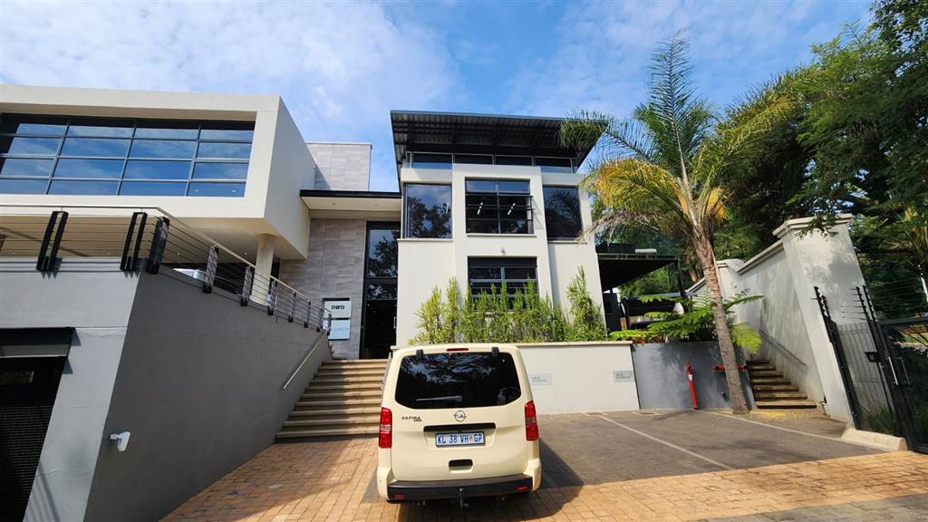 273  m² Commercial space in Waterkloof photo number 2